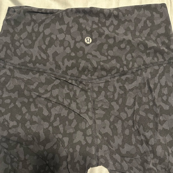 LULULEMON ALIGN SIZE 8 wild thing black camo - Picture 1 of 4